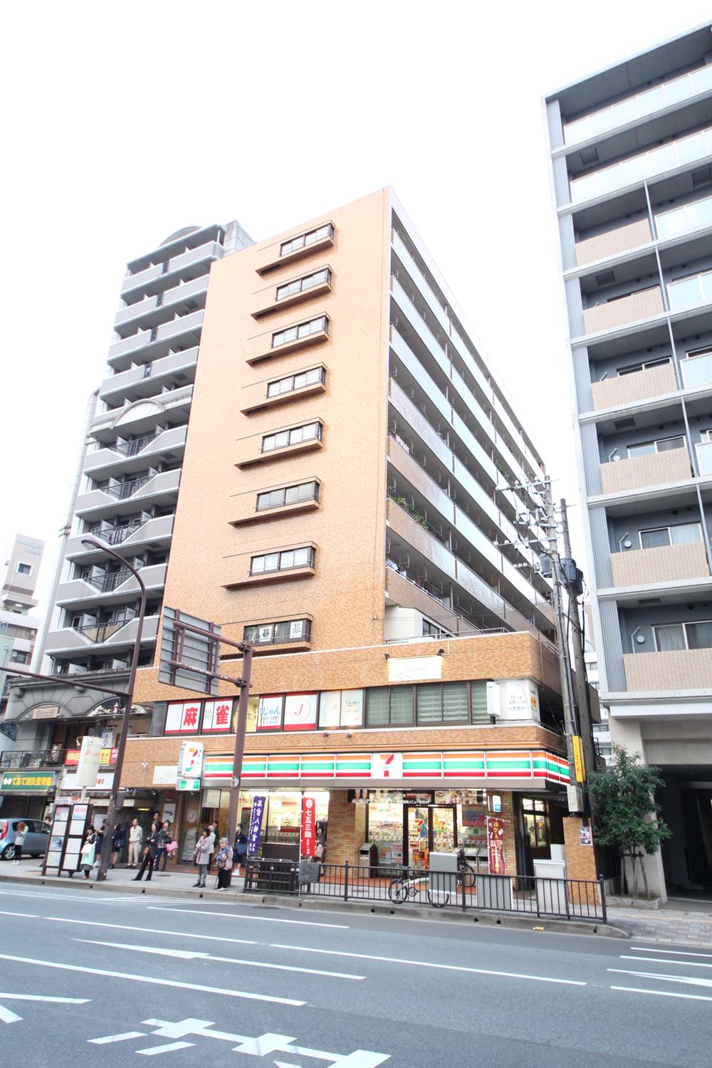 Local appearance photo. 1F is a convenience store (October 2013) Shooting