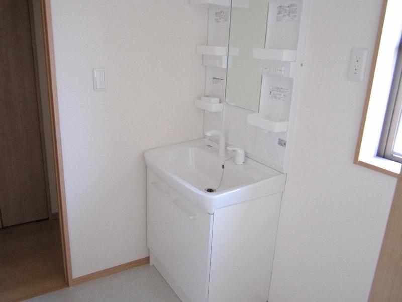 Wash basin, toilet. Indoor (10 May 2013) Shooting