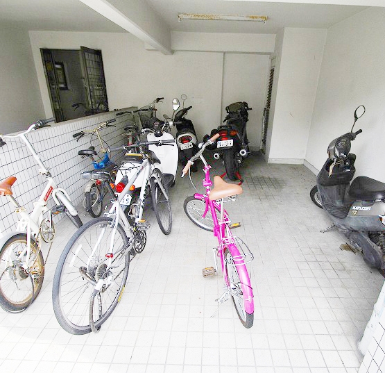 Other common areas. Bicycle equipped