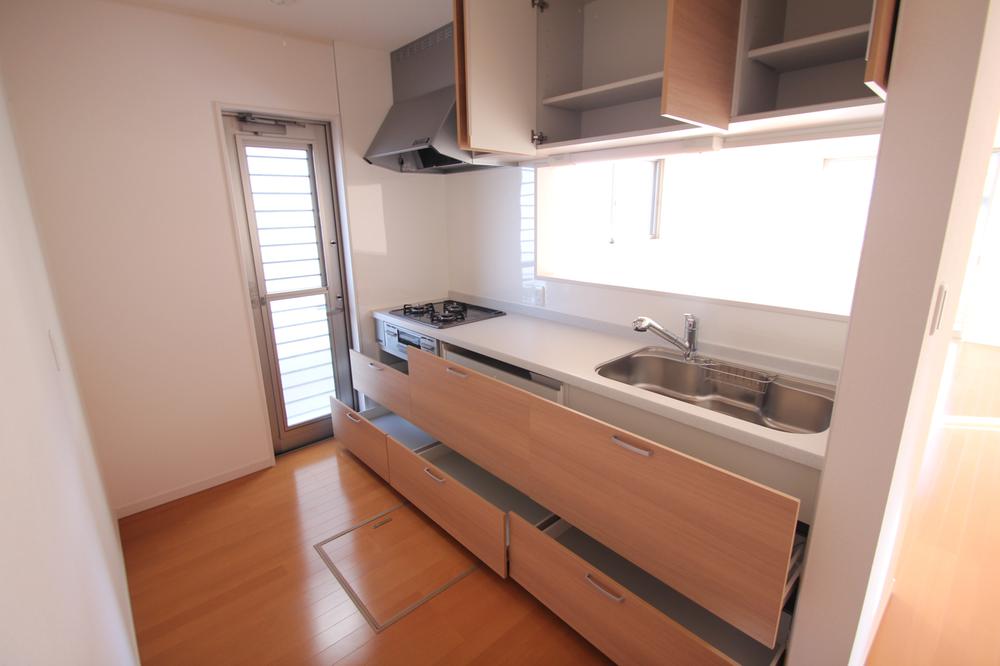 Kitchen.  ☆ Image is a photograph at the time of completion ☆