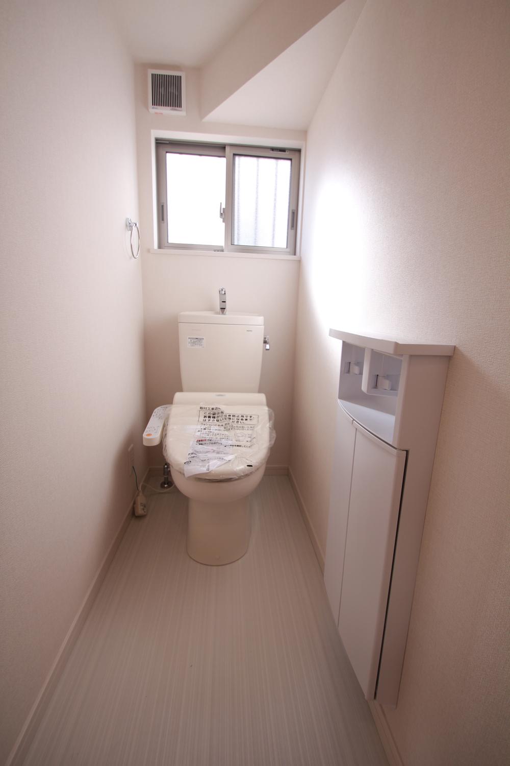 Toilet.  ☆ Image is a photograph at the time of completion ☆