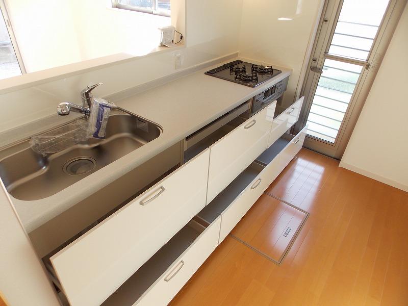 Same specifications photo (kitchen). Storage capacity is also'm not losing (^_^) /