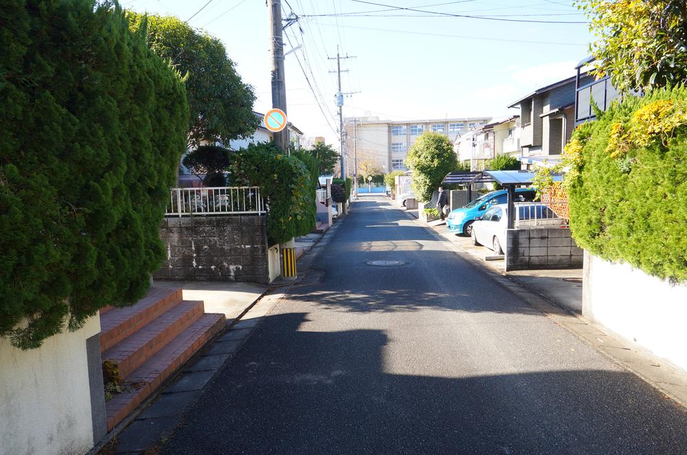 Local photos, including front road. ☆ Local photos, including front road ☆