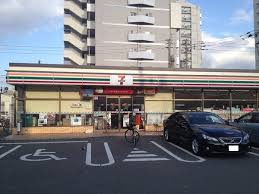 Convenience store. Seven-Eleven Fukuoka messing 5-chome up (convenience store) 454m