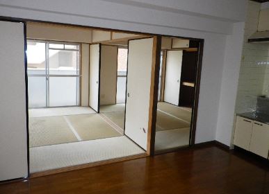 Living and room. 2 between the continued Japanese-style room