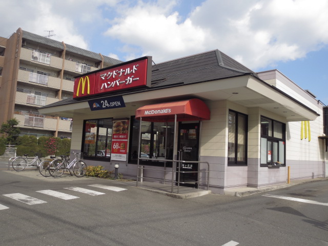 restaurant. 781m to McDonald's Sakuragaoka store (restaurant)