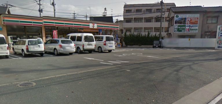 Convenience store. 150m to Seven-Eleven messing store (convenience store)