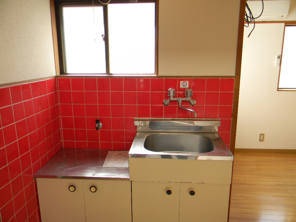 Kitchen. refrigerator, microwave, It is with gas stove. 