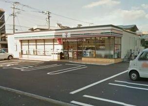 Convenience store. 190m to Seven-Eleven (convenience store)