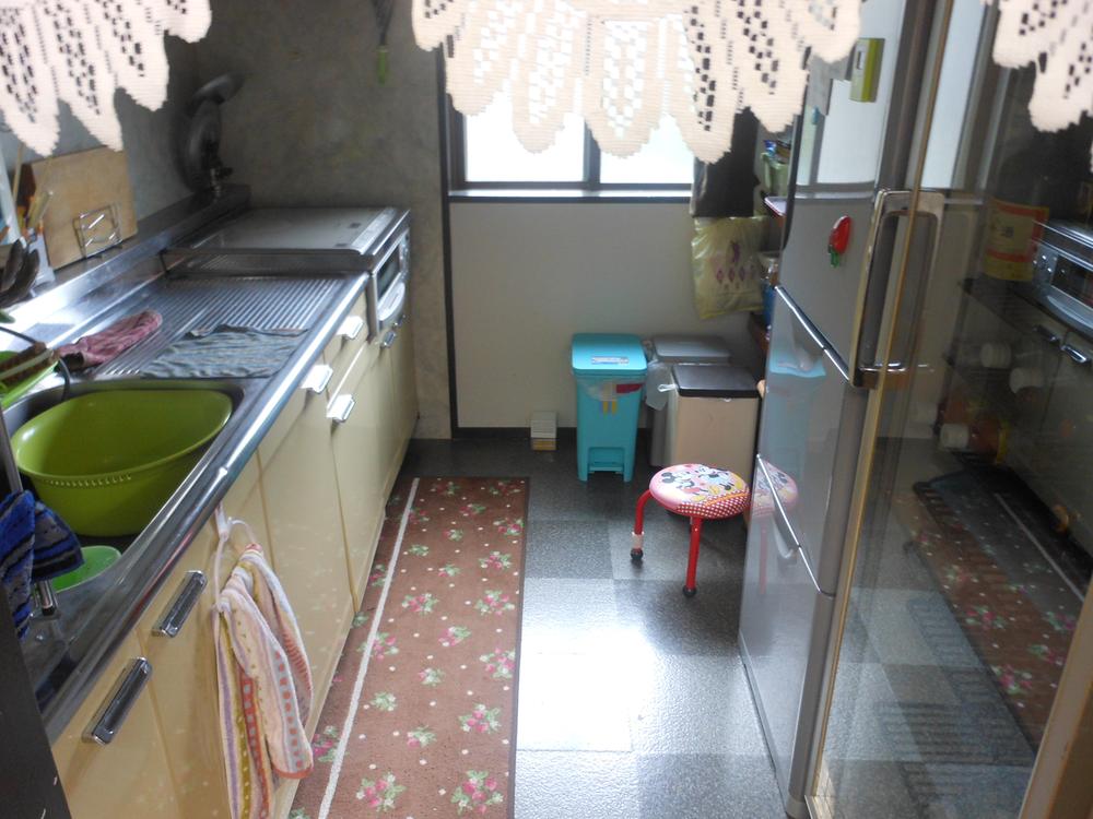 Kitchen. Indoor (September 2013) Shooting ※ furniture ・ Furniture etc. Outside sale