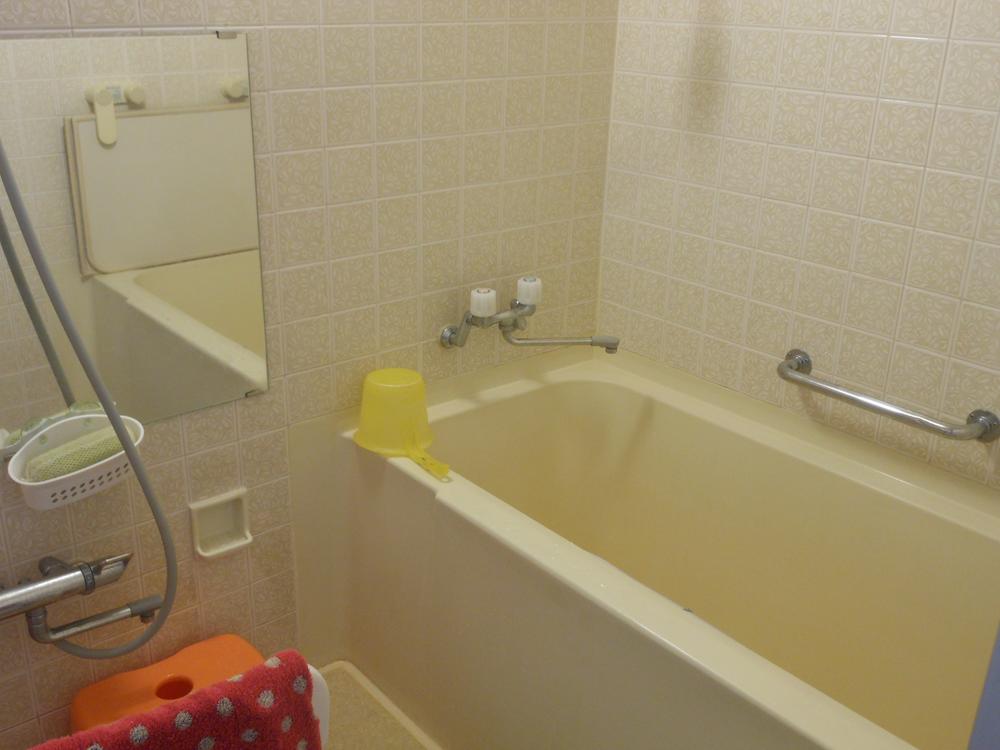 Bathroom. Indoor (September 2013) Shooting ※ furniture ・ Furniture etc. Outside sale