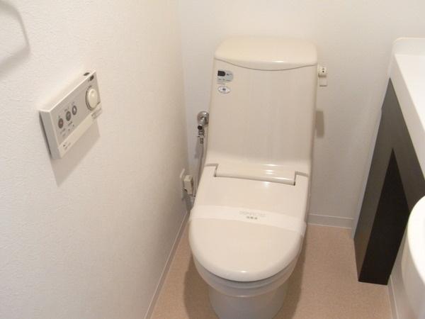 Toilet. Indispensable in the cold season ・ ・ With warm water washing toilet seat function