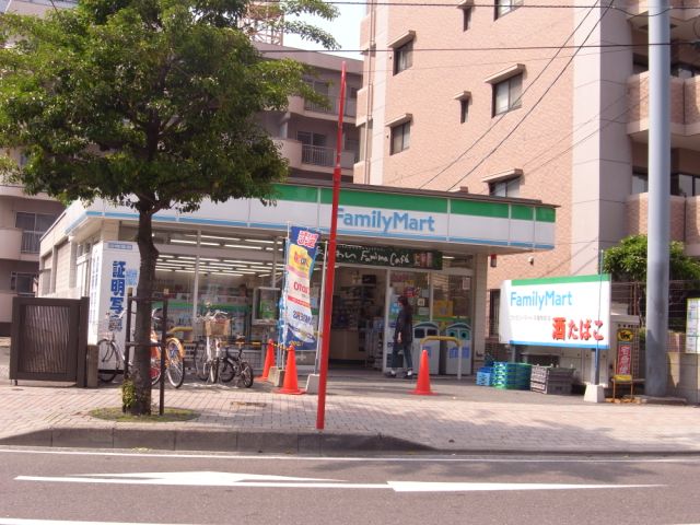 Convenience store. 190m to Family Mart (convenience store)