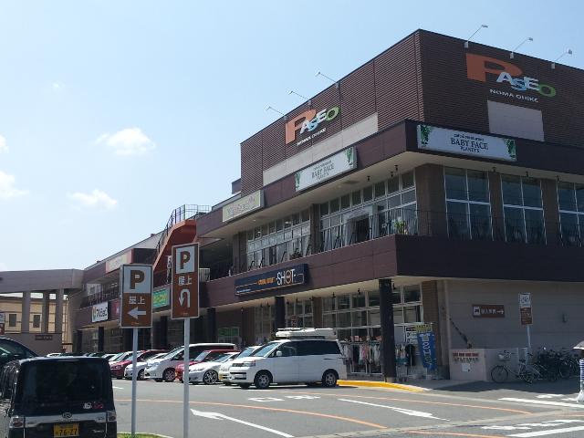 Shopping centre. Distance from the 930m field to Paseo Noma Oike are approximate