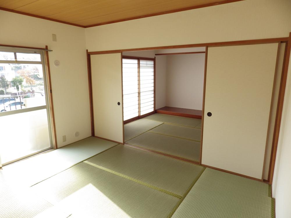 Non-living room. Two between the continuance of the Japanese-style room