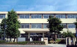 Junior high school. Haruyoshi 850m until junior high school (junior high school)