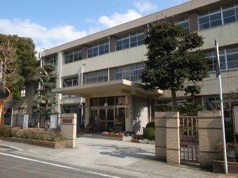 Junior high school. Municipal Haruyoshi until junior high school 967m
