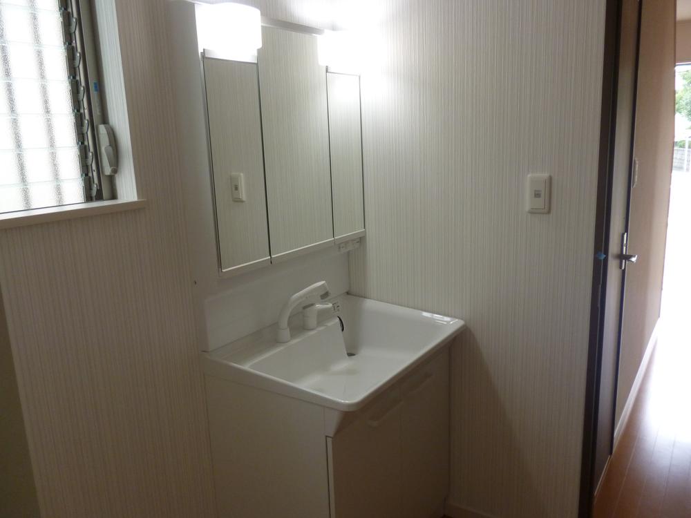 Wash basin, toilet. (November 2013) Shooting