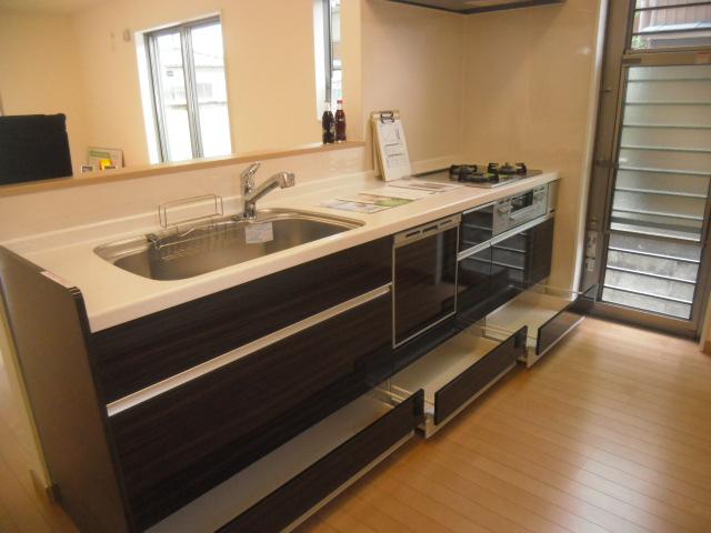 Kitchen. Indoor (September 2013) shooting dishwasher & water purifier integrated faucet & feet slide drawer and glass top stove