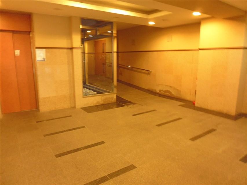 Entrance. Mansion Entrance
