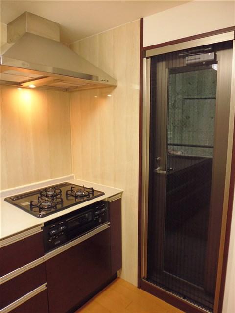 Kitchen. Three-necked gas stove
