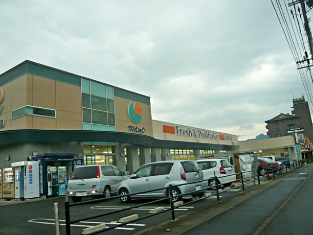 Supermarket. 600m until Marushoku (super)