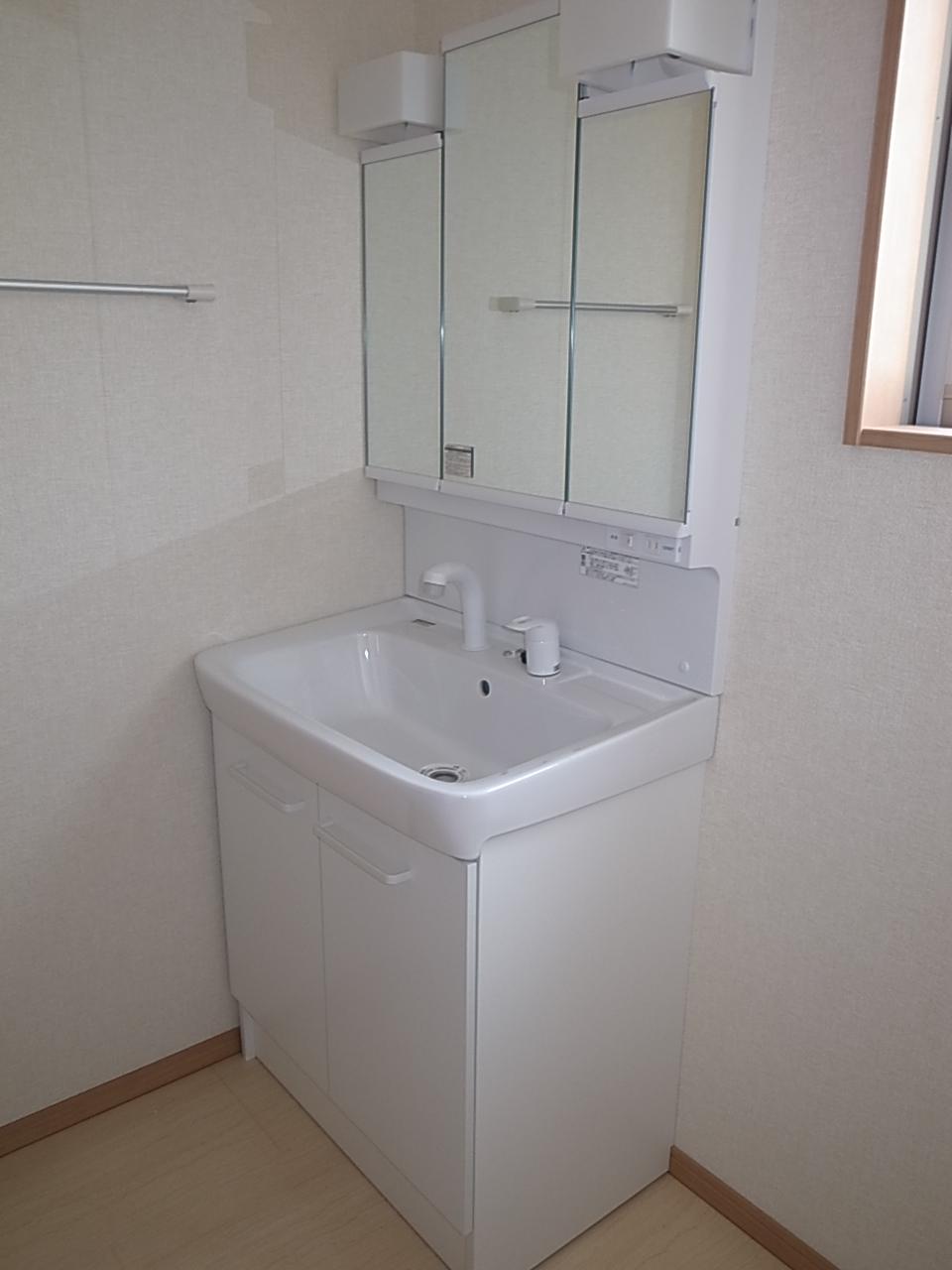 Wash basin, toilet. Wash basin (November 2013) Shooting