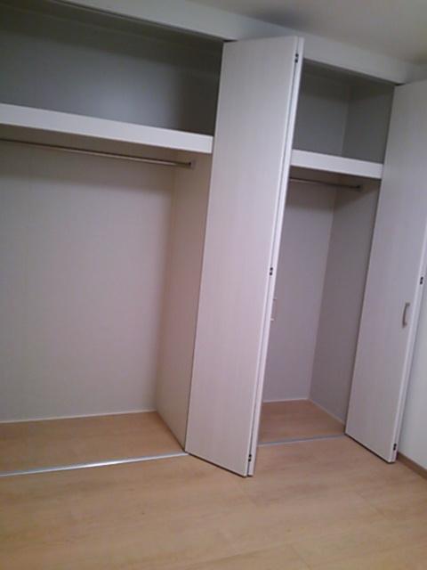 Non-living room. Second floor Western-style closet