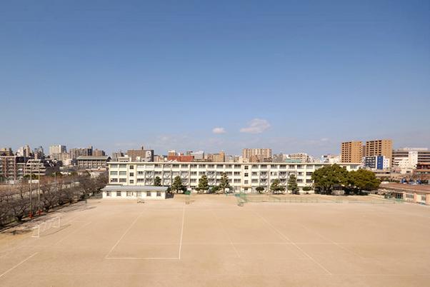 Junior high school. 975m to Fukuoka Municipal Takamiya junior high school (junior high school)