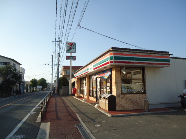 Convenience store. Seven-Eleven Fukuoka flower garden 1-chome to (convenience store) 726m