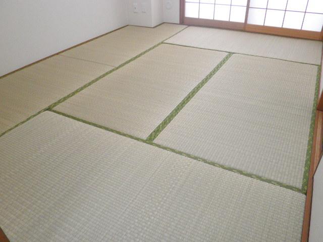 Non-living room.  ■ I want one. Hot to Japanese-style room!