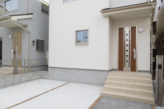 Local appearance photo. Local (10 May 2013) Shooting