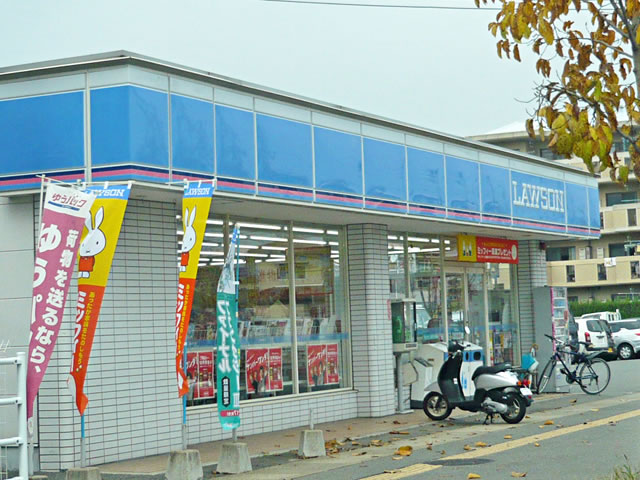 Convenience store. 200m to Lawson (convenience store)