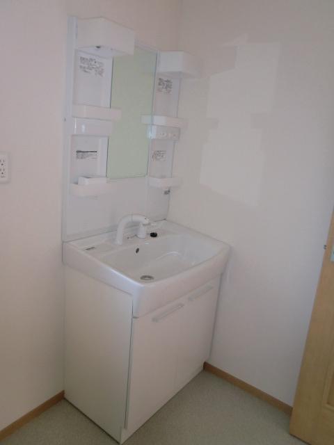 Wash basin, toilet. Indoor (11 May 2013) Shooting