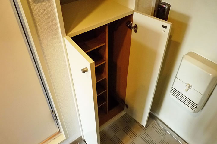 Entrance. Cupboard