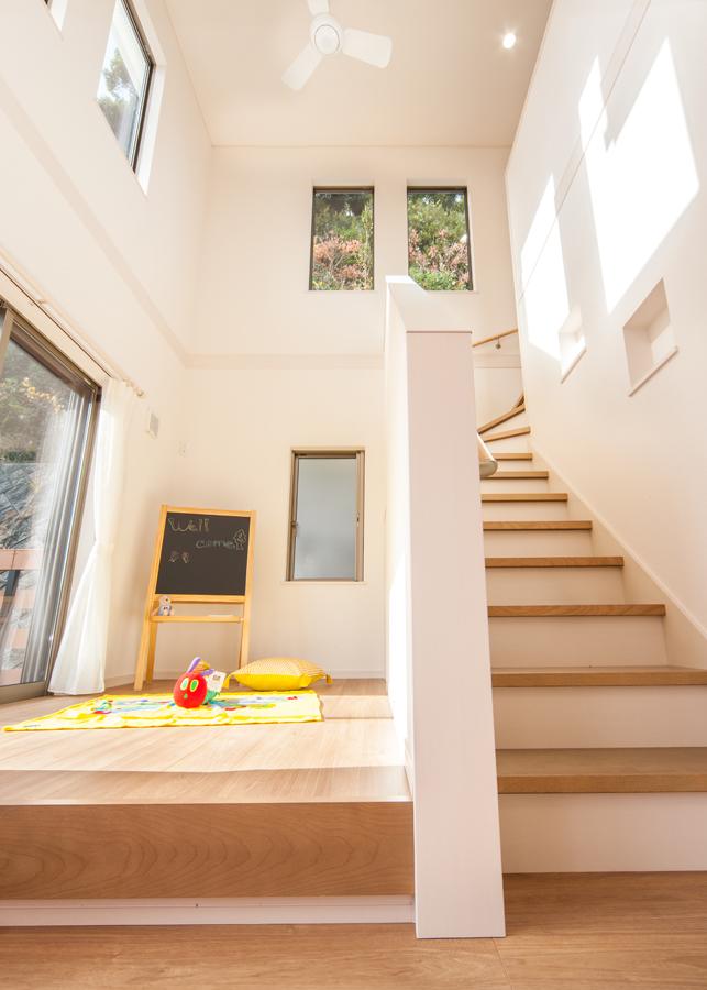 Model house photo. The ・ Forest 4 Gochi living and stairs in the middle of + α space. It is perfect for a children's playground.