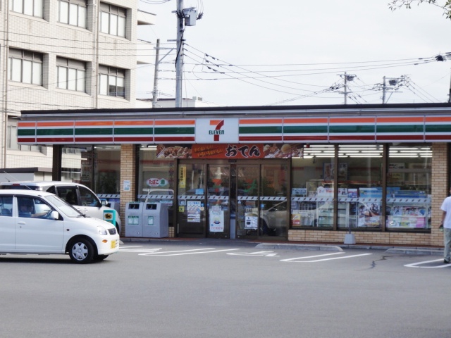 Convenience store. Seven-Eleven Fukuoka Meinohama Station Nishiten (convenience store) to 351m