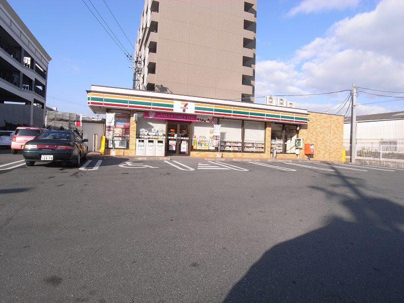 Convenience store. Seven-Eleven Fukuoka Imajukuhigashi 1-chome (convenience store) to 350m