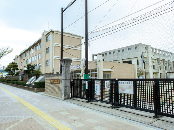 Surrounding environment. Fukuoka Municipal Atago elementary school (about 330m / A 5-minute walk)