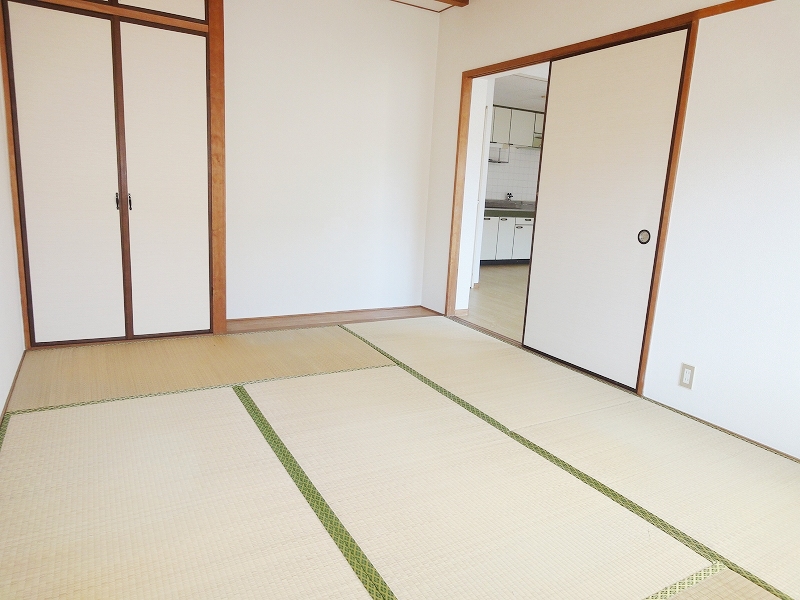 Other room space. It's popular I living next to a Japanese-style room