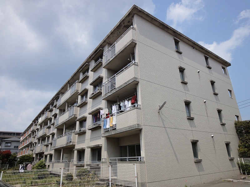 Building appearance. Popular Meinohama Station south area shopping is also convenient!