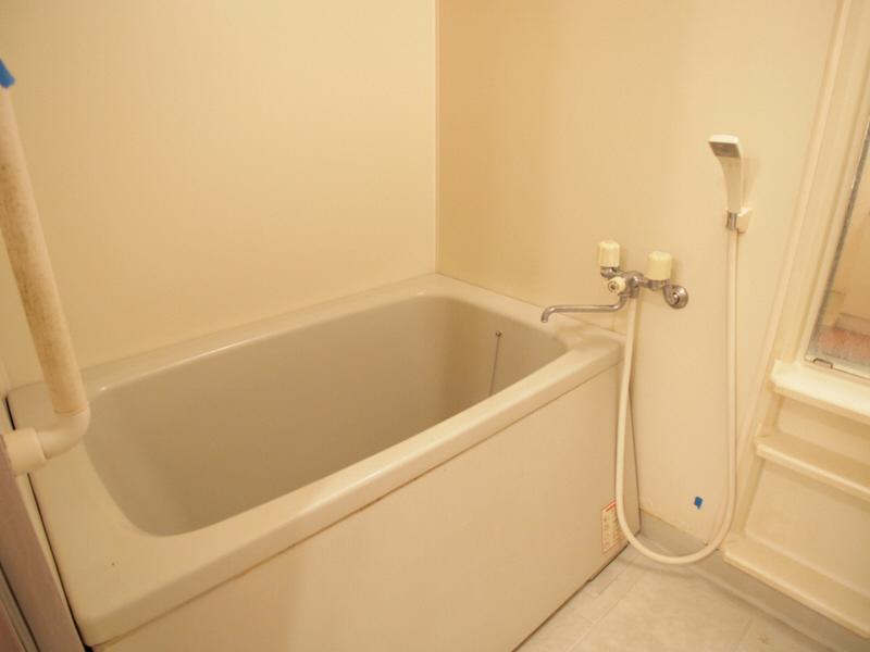 Bath. It is spacious Tsukareru tub. 