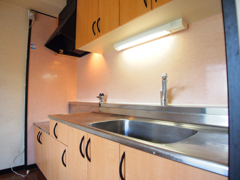 Kitchen. Two-burner stove is installed Allowed. 