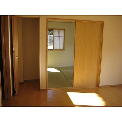 Living. Japanese-style room in the LDK is adjacent!