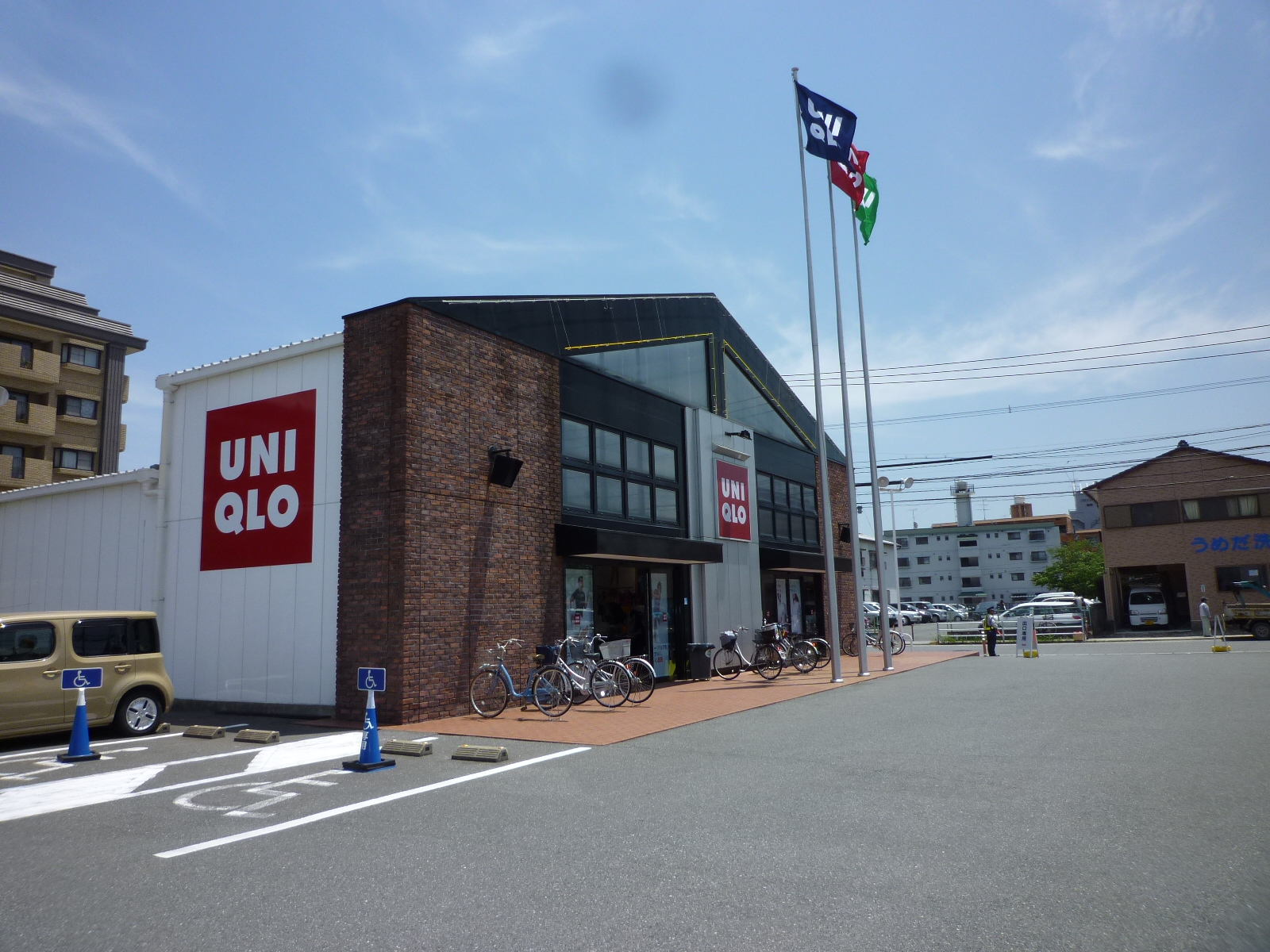 Shopping centre. 472m to UNIQLO Meinohama store (shopping center)