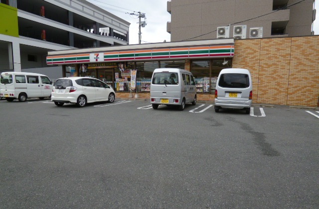 Convenience store. 80m to convenience store (convenience store)