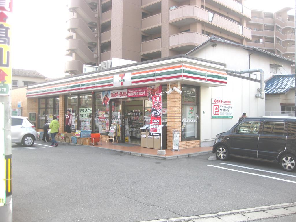 Convenience store. Seven-Eleven Fukuoka Odo 4-chome up (convenience store) 202m