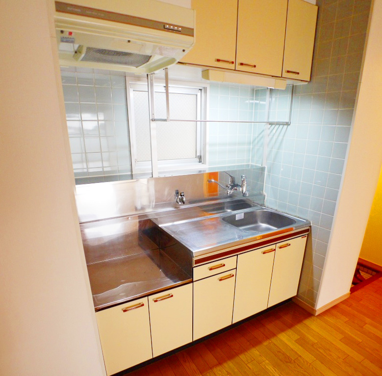 Kitchen. Two-neck because gas stove can be installed, Use is easy to kitchen
