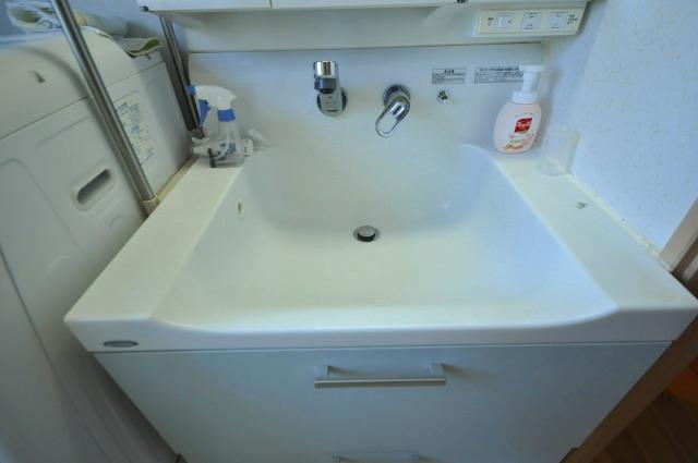 Wash basin, toilet. Indoor (March 2013) Shooting