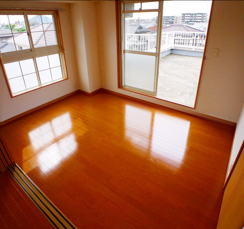Living and room. Designer apartment fully equipped is deposit ・ Key money unnecessary